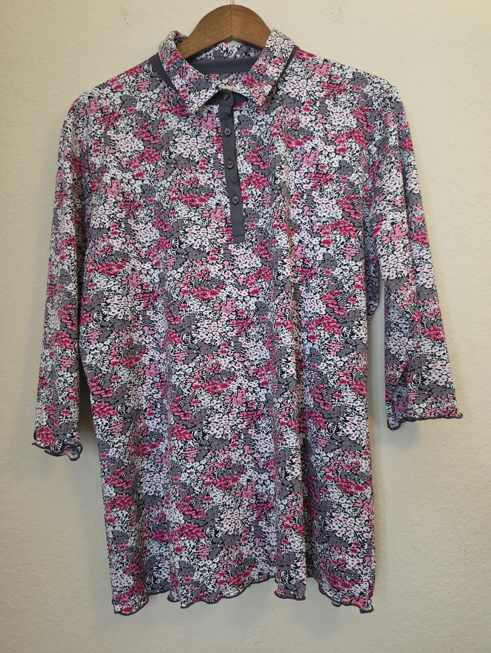 Sport Haley Golf Shirt Womens Size XL Pink White Grey Floral Scalloped Hem
